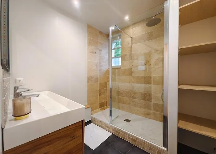 Hébergement de vacances Charmante Petite Maison En Plein Centre *