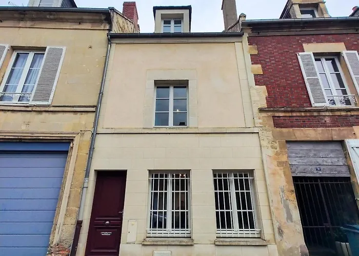 Hébergement de vacances Charmante Petite Maison En Plein Centre *