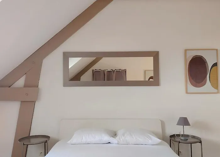 Hébergement de vacances Charmante Petite Maison En Plein Centre *